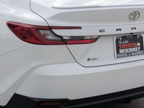 Used 2025 Toyota Camry SE image 8