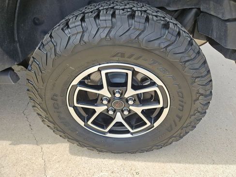 Used 2025 Jeep Wrangler Unlimited Rubicon AWD/4WD image 24