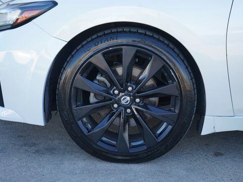 Used 2019 Nissan Maxima SR w/ Premium Package image 13