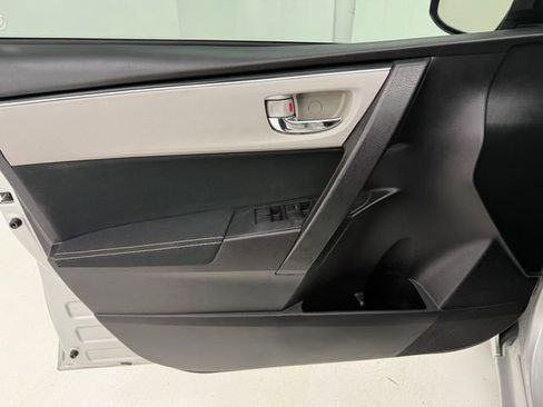 Used 2018 Toyota Corolla LE FWD image 27