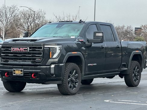 Used 2024 GMC Sierra 3500 AT4 w/ AT4 Premium Plus Package image 8