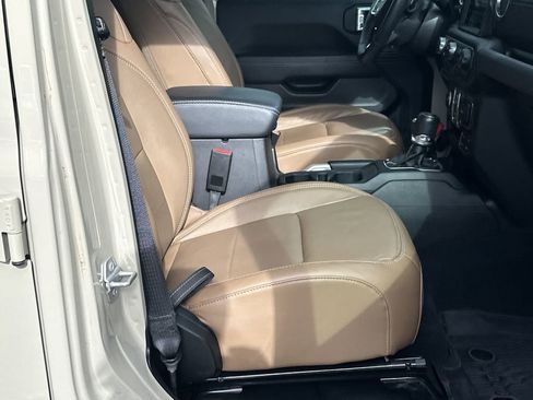 Used 2022 Jeep Wrangler Unlimited Sahara w/ Cold Weather Group image 14