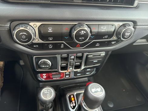 Used 2024 Jeep Wrangler Unlimited Rubicon image 27