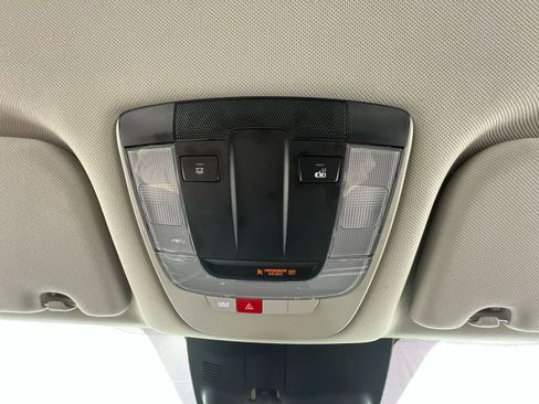 Used 2025 Kia Sorento S image 24