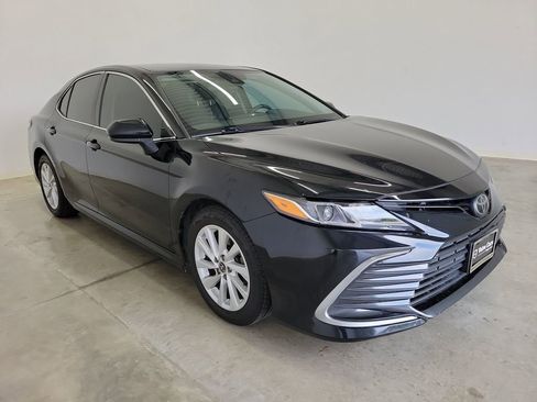 Used 2022 Toyota Camry LE FWD image 4