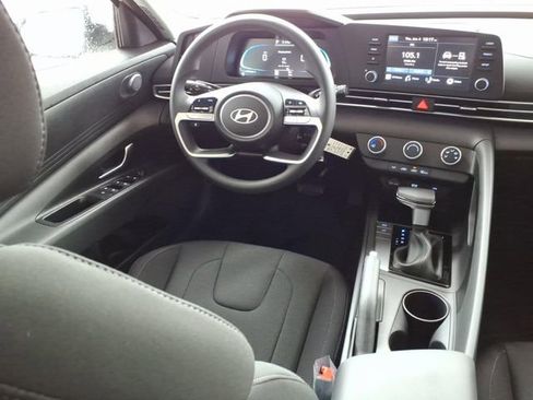 New 2026 Hyundai Elantra SE FWD image 4
