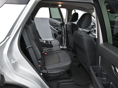 Used 2024 Nissan Pathfinder SV image 17