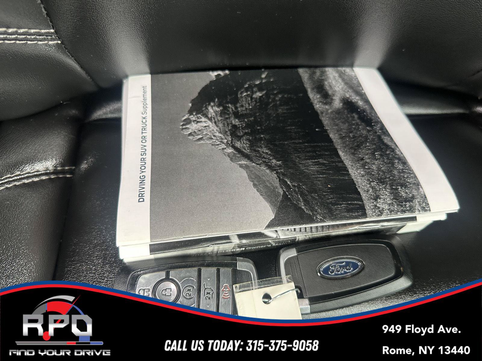 Used 2022 Ford Explorer XLT w/ Equipment Group 202A AWD/4WD image 31