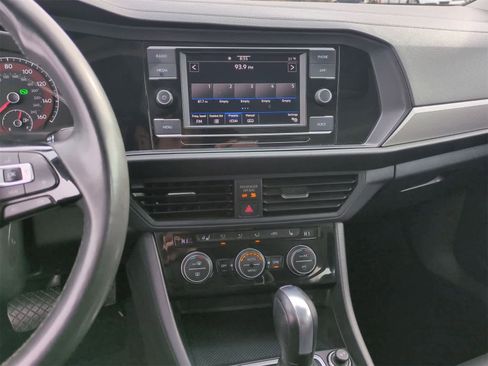 Used 2020 Volkswagen Jetta SE w/ SE Cold Weather Package image 28