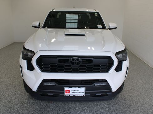 Used 2024 Toyota Tacoma TRD Sport RWD image 3