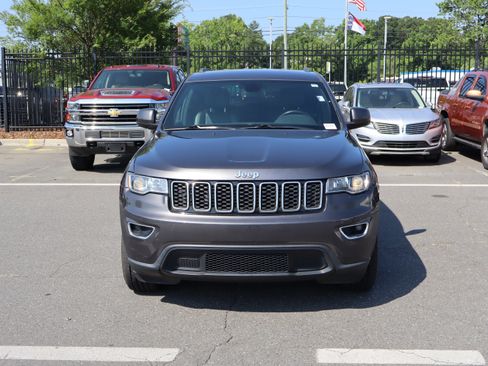 Used 2019 Jeep Grand Cherokee Laredo w/ Laredo X Package RWD image 16
