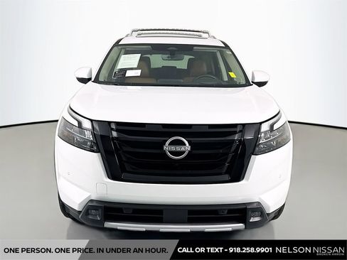 Certified 2025 Nissan Pathfinder Platinum w/ Black Appearance Package image 2