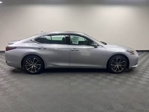 Certified 2022 Lexus ES 300h w/ Premium Package FWD image 4