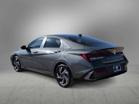 Used 2025 Hyundai Elantra Sport image 6