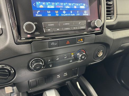 Used 2024 Nissan Frontier SV AWD/4WD image 17