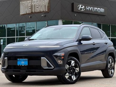 Certified 2025 Hyundai Kona SEL AWD/4WD image 1