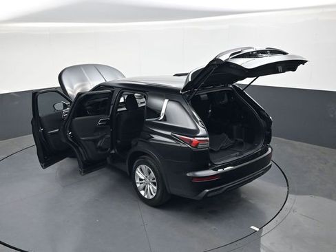 Used 2025 Mitsubishi Outlander ES image 37