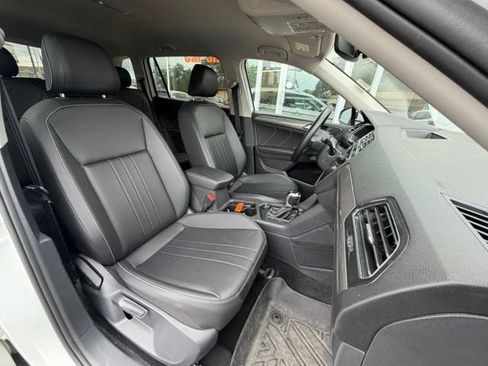 Used 2023 Volkswagen Tiguan SE AWD/4WD image 12