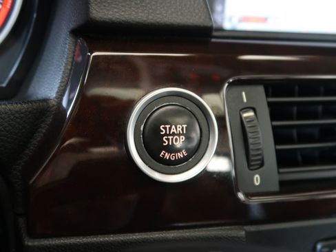 Used 2011 BMW 328i xDrive Sedan AWD/4WD image 17