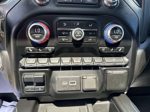 Used 2023 GMC Sierra 3500 Denali w/ Denali Ultimate Package AWD/4WD image 25