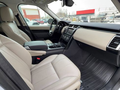 Used 2017 Land Rover Discovery SE image 24