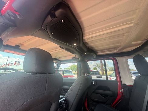 Used 2025 Jeep Wrangler Unlimited Sahara AWD/4WD image 25