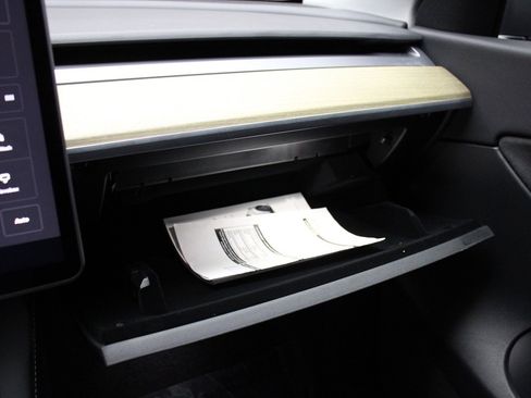 Used 2022 Tesla Model Y Long Range image 57