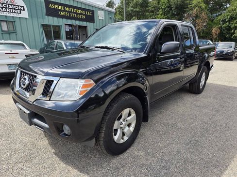 Used 2012 Nissan Frontier SV w/ SV Premium Utility Pkg AWD/4WD image 3