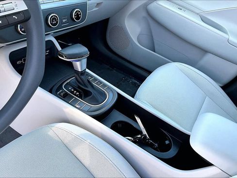 Certified 2024 Hyundai Kona SE FWD image 10