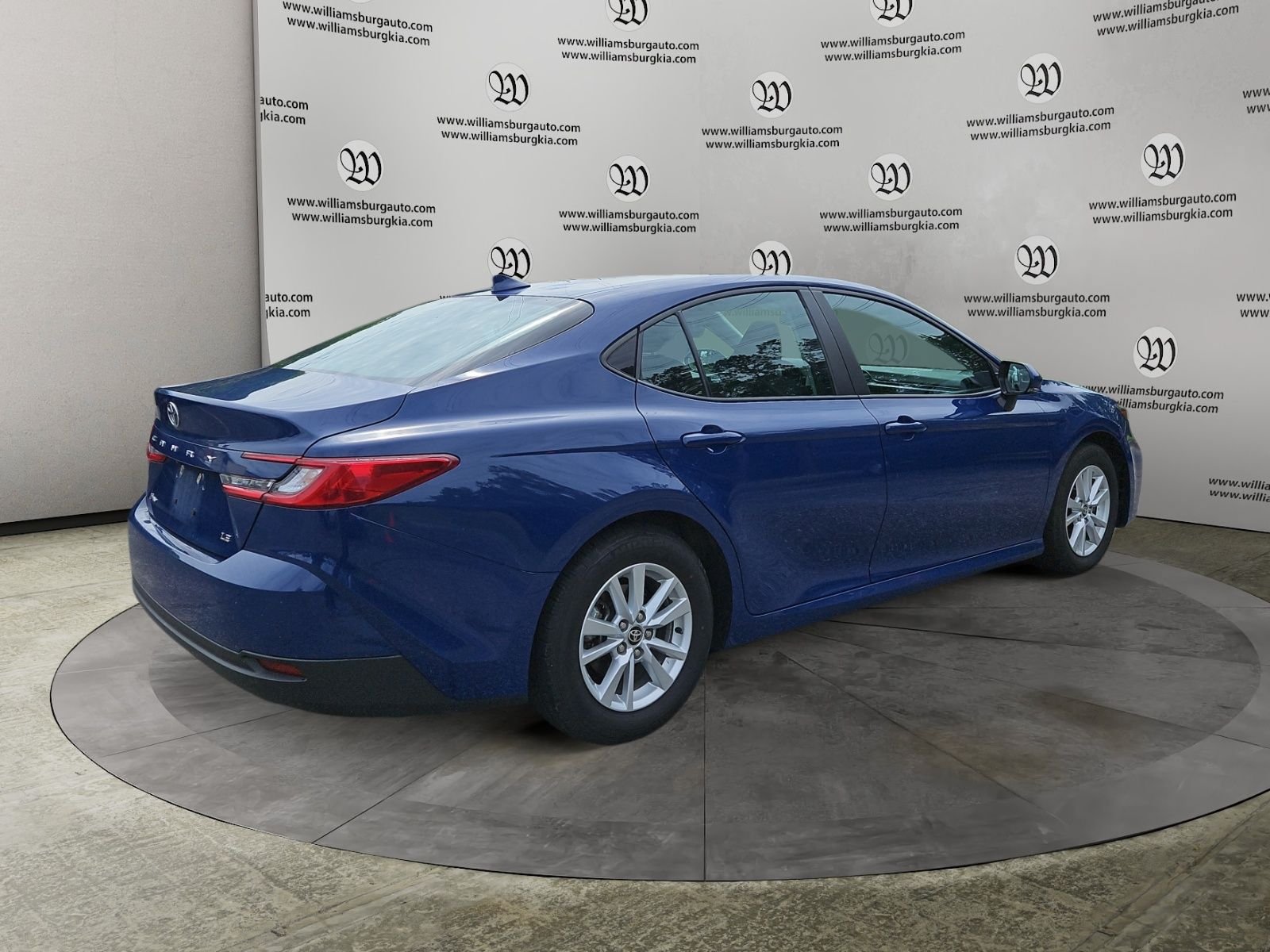 Used 2025 Toyota Camry LE FWD image 5