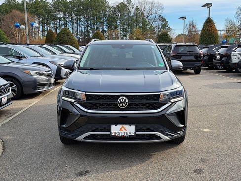Used 2022 Volkswagen Taos SE image 3