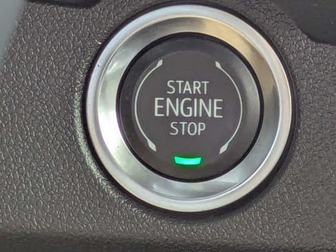 Used 2025 Chevrolet Traverse LT FWD image 38
