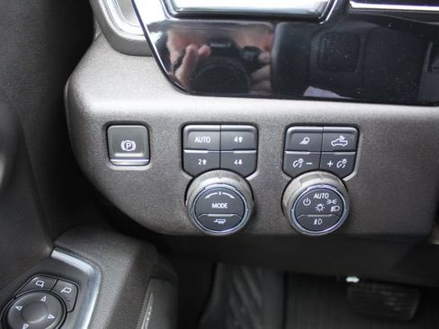 Used 2025 Chevrolet Silverado 2500 LTZ w/ LTZ Texas Edition AWD/4WD image 31