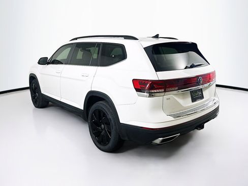 Used 2024 Volkswagen Atlas SE w/ Panoramic Sunroof Package FWD image 5