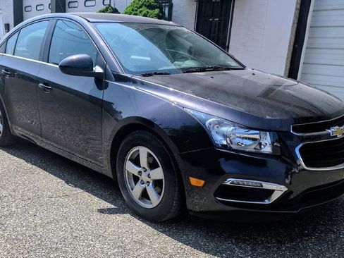 Used 2016 Chevrolet Cruze LT FWD image 2