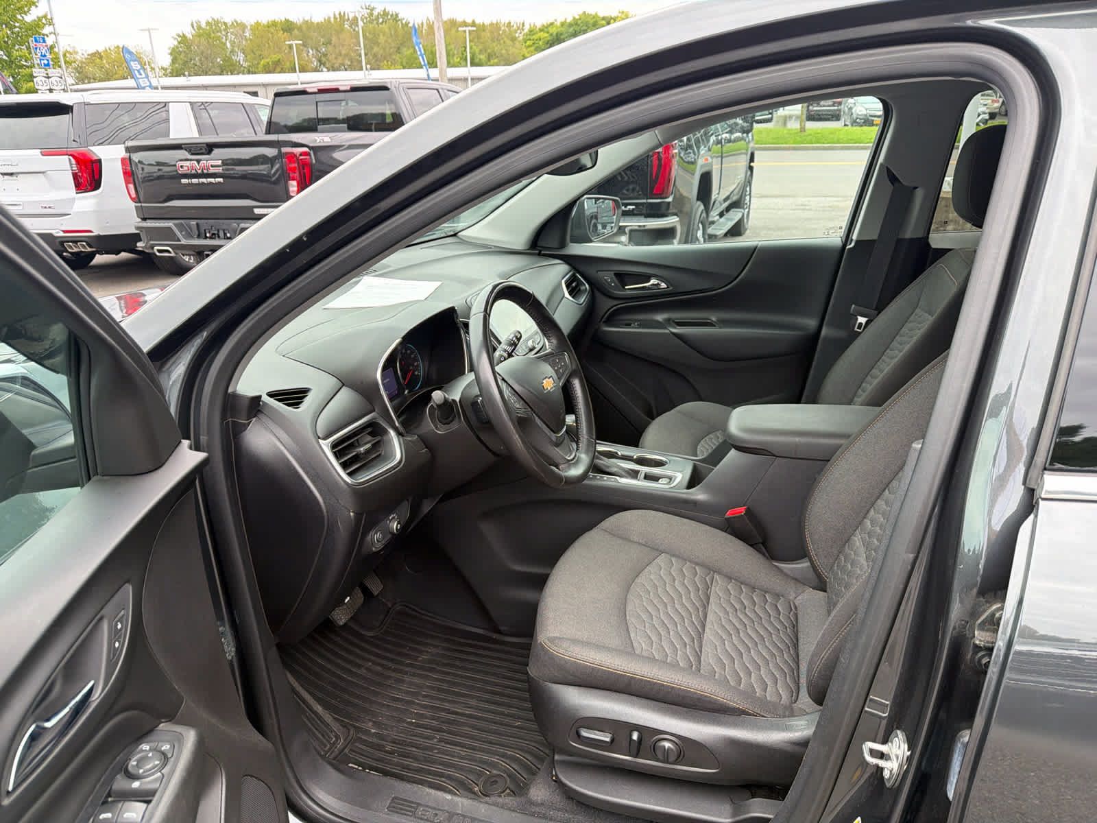 Used 2019 Chevrolet Equinox LT w/ Sun & Navigation Package AWD/4WD image 57