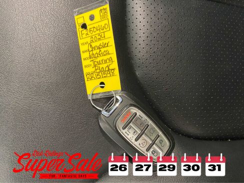 Used 2024 Chrysler Pacifica Touring-L image 40