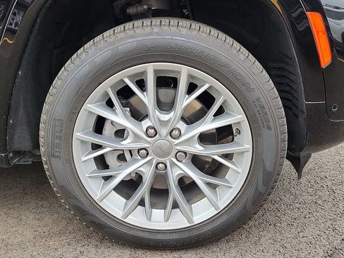 Used 2024 Jeep Grand Cherokee Summit w/ Luxury Tech Group V image 6