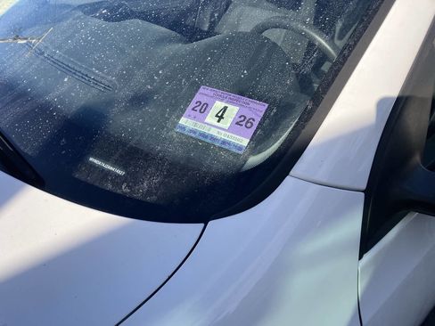 Used 2010 Volkswagen Golf 4-Door image 11