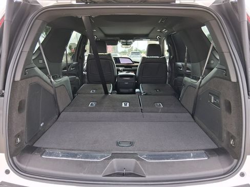 Used 2024 Cadillac Escalade Premium Luxury RWD image 6