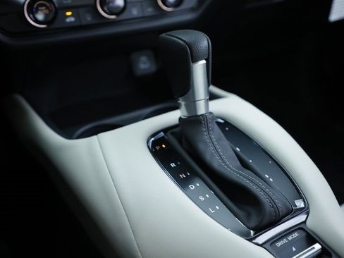New 2025 Honda HR-V LX image 38