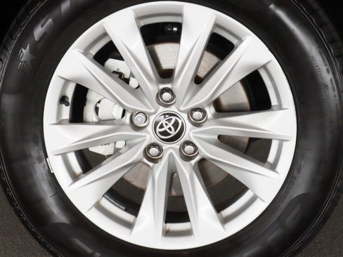 Used 2022 Toyota Corolla Cross LE w/ Black Badges Package (TMS) FWD image 5