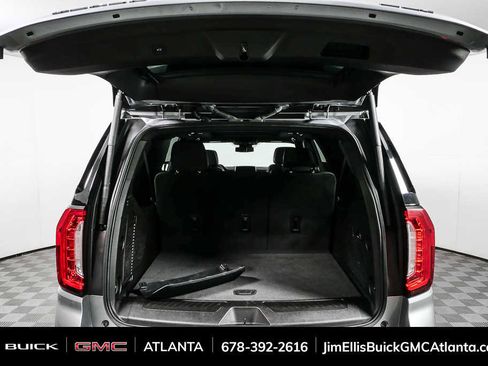 Used 2023 GMC Yukon XL SLT w/ SLT Premium Package image 31