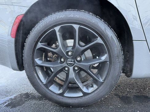 Used 2021 Chrysler Pacifica Touring-L w/ Premium & Safety Sphere Group image 24