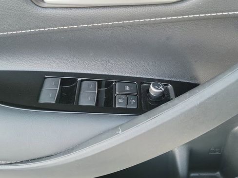 Used 2021 Toyota Corolla SE FWD image 15