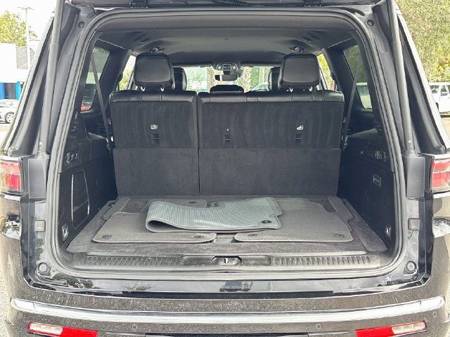 Used 2024 Jeep Wagoneer L Series II w/ Flexible Seating Group AWD/4WD image 27