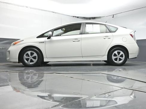 Used 2014 Toyota Prius Two FWD image 32