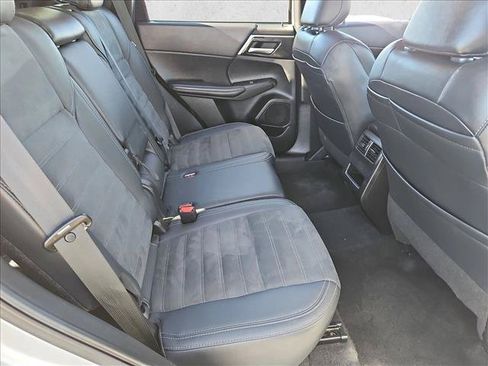 Used 2024 Mitsubishi Outlander SE FWD image 21
