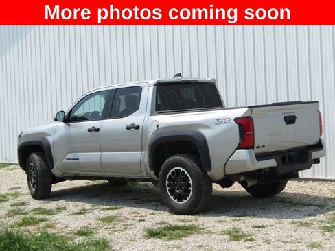 Used 2025 Toyota Tacoma TRD Off-Road AWD/4WD image 5