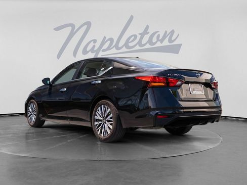 Used 2025 Nissan Altima 2.5 SV FWD image 7
